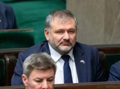 Spektakl Żurka trwa. Prokuratura postawiła zarzuty byłemu ministrowi, a szef MS zaciera ręce