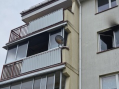 W mieszkaniu doszło do pożaru; wcześniej odpalono tam fajerwerki