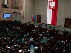 Polacy stracą jeden dzień wolny od pracy? Powoduje zastój w firmach