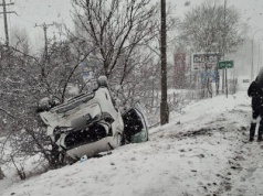 Osobówka wjechała pod ciężarówkę. Auto 69-latka zostało staranowane