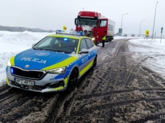 Po paraliżu komunikacyjnym na S7 ruszyły kontrole ciężarówek. Ogumienie na cenzurowanym