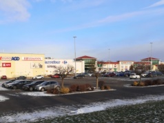 Miał być drobny handel, ale władze Konina wpuściły tam galerię handlową