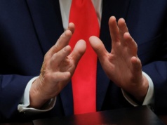 Siniaki na dłoniach Donalda Trumpa. Zdrowie prezydenta USA znów pod lupą