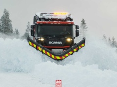 Sprzęt drogowców na najcięższą zimę. Duży pług nie zawsze wystarczy