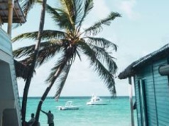 Dwoje turystów martwych na rajskiej wyspie. Zmarli we śnie