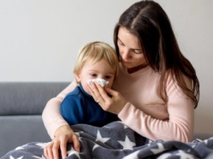 W domu z chorym dzieckiem - ale na nowych zasadach. 1 stycznia ruszą kontrole