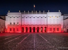 Nowa tradycja w Pałacu Prezydenckim. Cykliczne ceremonie zmiany flagi państwowej
