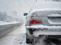 Aż dziwne, że wciąż robimy ten błąd. Zimowy nawyk rujnuje akumulator i silnik