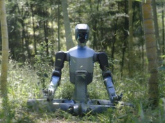 DR02 od DEEP Robotics nie boi się deszczu ani trudnego terenu. To prawdziwy humanoid do zadań specjalnych