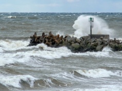 Uszkodzenia dwóch podmorskich kabli w jednym dniu. Służby informują o działaniach
