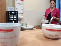 Dawcy krwi w Bydgoszczy znów otrzymali filiżanki. Dziesiątki chętnych podzieliło się najcenniejszym lekiem