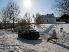 Kulig za samochodem powraca zimą jak bumerang. Grozi za to mandat, punkty karne, a nawet więzienie