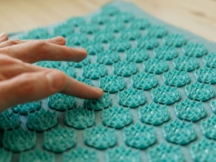 Czy mata do akupresury pomaga na ból pleców i stres?