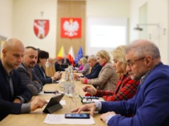 Nadzwyczajna sesja Rady Powiatu. Finanse i granice administracyjne na pierwszym planie