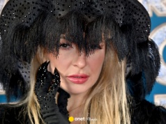 Gwiazda sylwestra zaskoczyła. Na ściance była nie do poznania