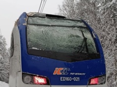 Pociąg stanął przy lesie. Do północny wstrzymali ruch. Pilny komunikat PKP