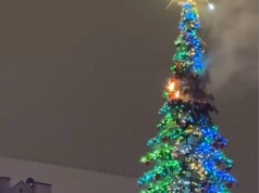 Pożar choinki na Placu Zamkowym! Wszystko przez fajerwerki