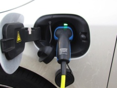 Niewygodna prawda o hybrydach plug-in. Wyraźnie ustępują samochodom spalinowym