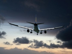 Niepokojący incydent na Okęciu. Zatrzymano Ukraińca ze sprzętem do zagłuszania fal radiowych