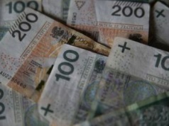 Nauczyciele, mundurówka, Donald Tusk, Karol Nawrocki. Oto jak wzrosną pensje budżetówki