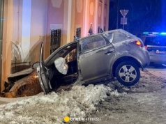 Wypadł z drogi i wjechał w kościół. Groźny incydent w Szklarskiej Porębie