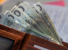 3386 zł bez rezygnacji z gospodarstwa. Ważna zmiana dla rolników