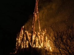 Pożar zabytkowego kościoła. Świątynia niemal całkowicie zniszczona