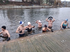 Wioślarze trenowali, a morsy zażywały kąpieli. Tradycyjnie tak powitali Nowy Rok 2026