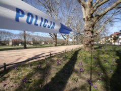 Oława. 42-latek spadł z balkonu na czwartym piętrze. Mężczyzna nie żyje