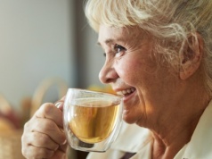 Zamiast zdrowia mdłości i ból brzucha. Zielona herbata o tej porze to błąd