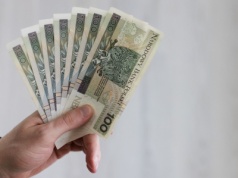 4134 zł bez względu na dochód, przelewy co miesiąc. 2 stycznia ruszają wypłaty