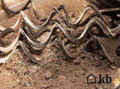 Spieki w piecu na pellet powstają najczęściej z dwóch powodów. Na oba masz wpływ