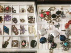 Biżuteria z PRL-u wraca do łask. Za takie pierścionki kolekcjonerzy dają nawet kilka tysięcy złotych