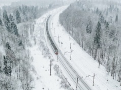 ​Pociąg ze 180 pasażerami utknął w zaspach