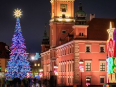 Tłum patrzył, jak płonie symbol Warszawy. Strażacy ruszyli do akcji