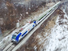 Pociąg utknął w zaspie. 180 pasażerów uwięzionych w wagonach