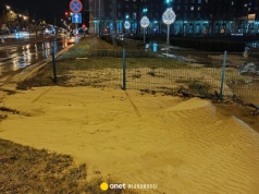 Awaria wodociągów w Krakowie. Woda uszkodziła torowisko tramwajowe