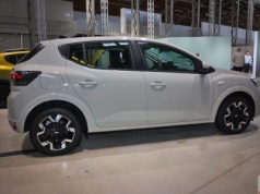 Dacia Sandero najtańszym nowym autem w Wielkiej Brytanii. Co mówi raport Royal Automobile Club?