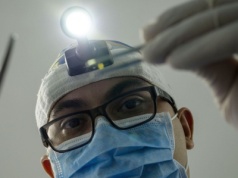 Polacy masowo leczą zęby w Ukrainie. Przy takich cenach wojna im niestraszna