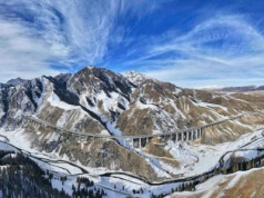 Przez lata była tu tylko kręta droga. Dziś najdłuższy tunel autostradowy na świecie