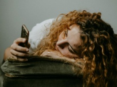 Ile razy spoglądasz na ekran smartfona? Spoiler: za dużo