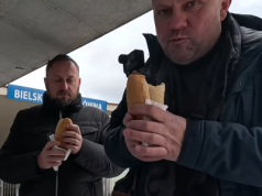 Klasyk z Bielska-Białej. Legendarne bułki z pieczarkami za 10 zł pod lupą popularnego youtubera