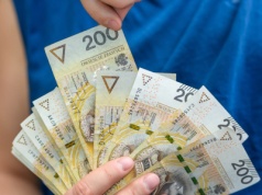 Od 10 tys. zł brutto, dodatki i praca do 15:30. Taka oferta w sektorze publicznym to rzadkość