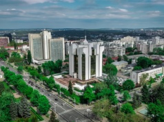 Najbiedniejszy kraj w Europie zrywa się z paska Rosji i ciągnie z przeszkodami do Unii