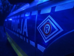 Tarnów. Potrącenie i broń na drodze? 30-letni mężczyzna trafił do szpitala