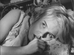 Najsilniejszy lęk ogarnia cię rano? Oto 3 przyczyny ścisku w klatce i gonitwy myśli tuż po przebudzeniu. Ten mechanizm można wyciszyć