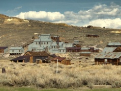 Kiedyś kipiało życiem, dziś straszy pustką. Miasto duchów, które "rzuca klątwy" na turystów