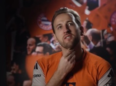 Sala ryknęła śmiechem, gdy Kane wymienił swoje ulubione niemieckie słowo