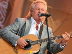 Śpiewał "Kolorowe jarmarki" przed Marylą Rodowicz. Jego hity długo nie przynosiły mu zarobku