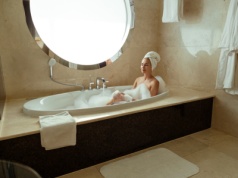 Ze wstydu nie mówią o tym nawet znajomym. "Na święta kupiłam sobie wodoodpornego pingwinka"